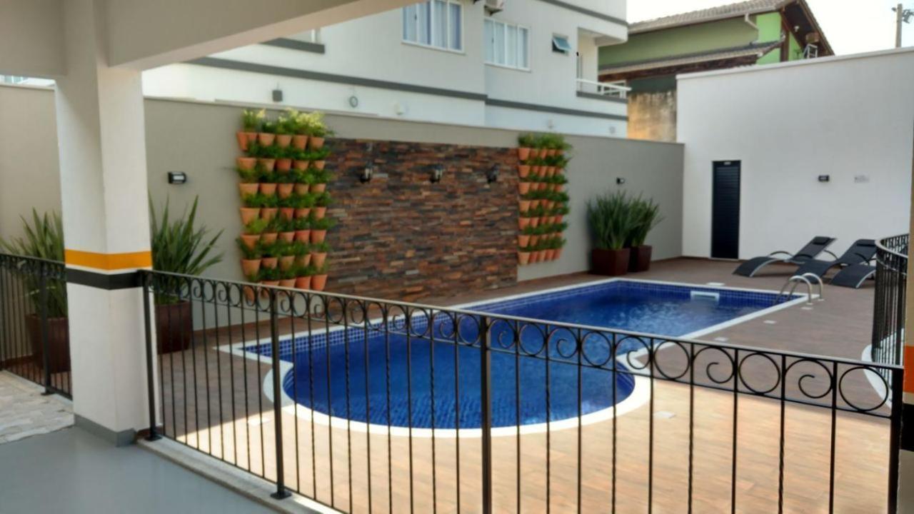 VAR-101A Dpto amplio en condomínio cerrado con piscina Bombinhas Exterior foto